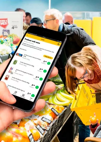Picture illustrating the ease of shopping at Jumbo with an online shopping list.